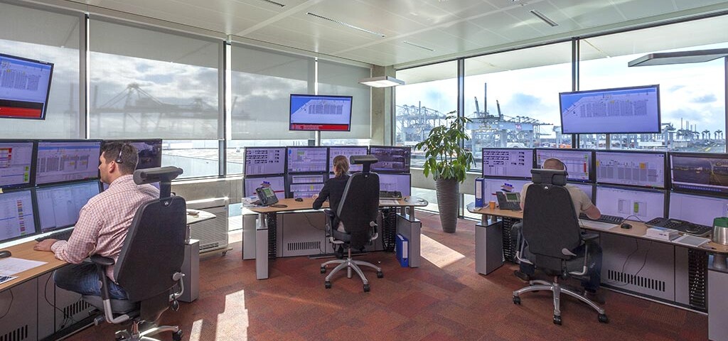 Brand-Control-Rooms-Rotterdam-World-Gateway-02