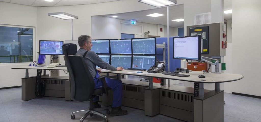 Brand-Control-Rooms-Lubrizol-Advanced-Materials-Resin-BV-03