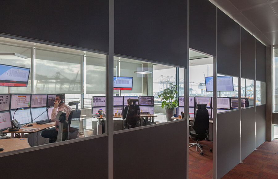 Brand-Control-Rooms-Rotterdam-World-Gateway-01