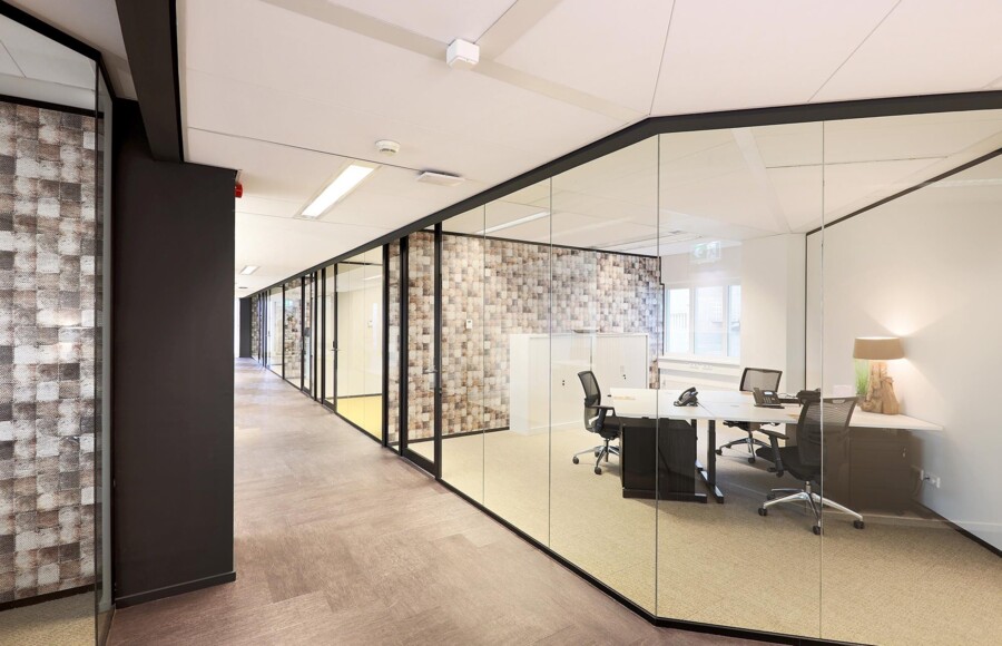 Glazen-Systeemwand-Glaswand-Glazen-wand-Kantoor-Intermontage-010